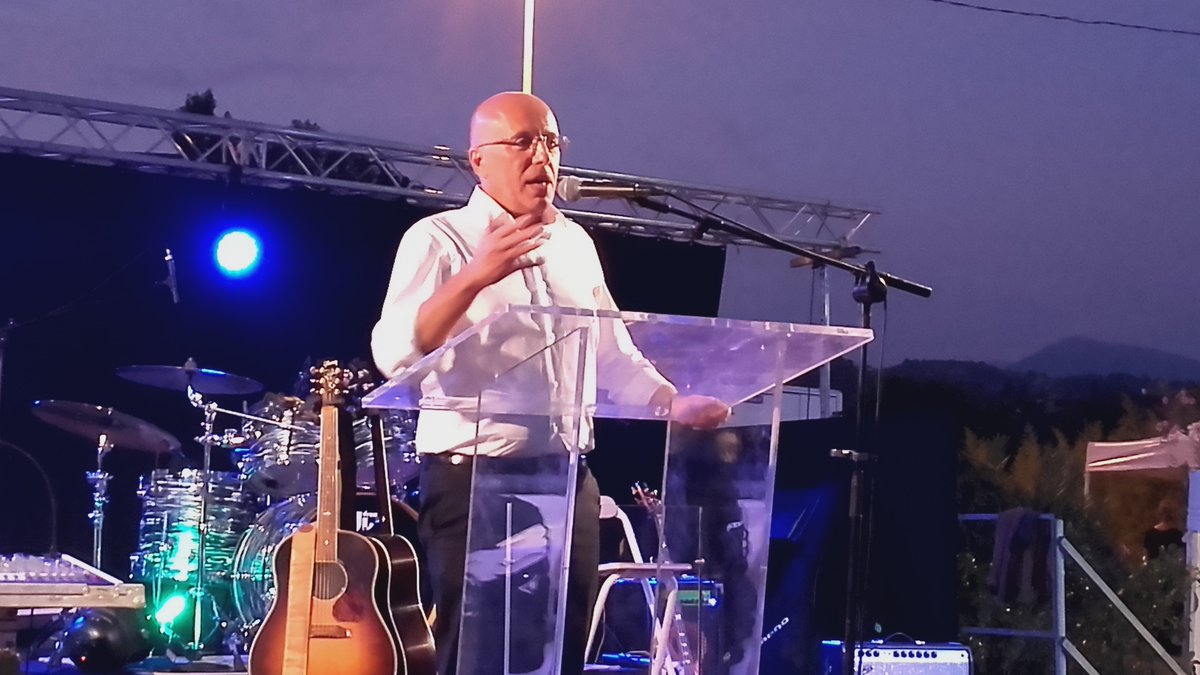 JEANRENELAGET's tweet photo. .@ECiotti a mobilisé lors de la soirée Cercle des Amis de Jérôme #Viaud 25/08/19 (+de 2500 personnes). A la table de #SAMI honorés de la présence de Juliette ESPINASSE DUBOIS #Grasse #Grasse06 #CAPG #PaysdeGrasse #CôtedAzur #AlpesMaritimes #Sud #Provence #PACA #France #NouvelElan https://t.co/1qZlc1EbYS