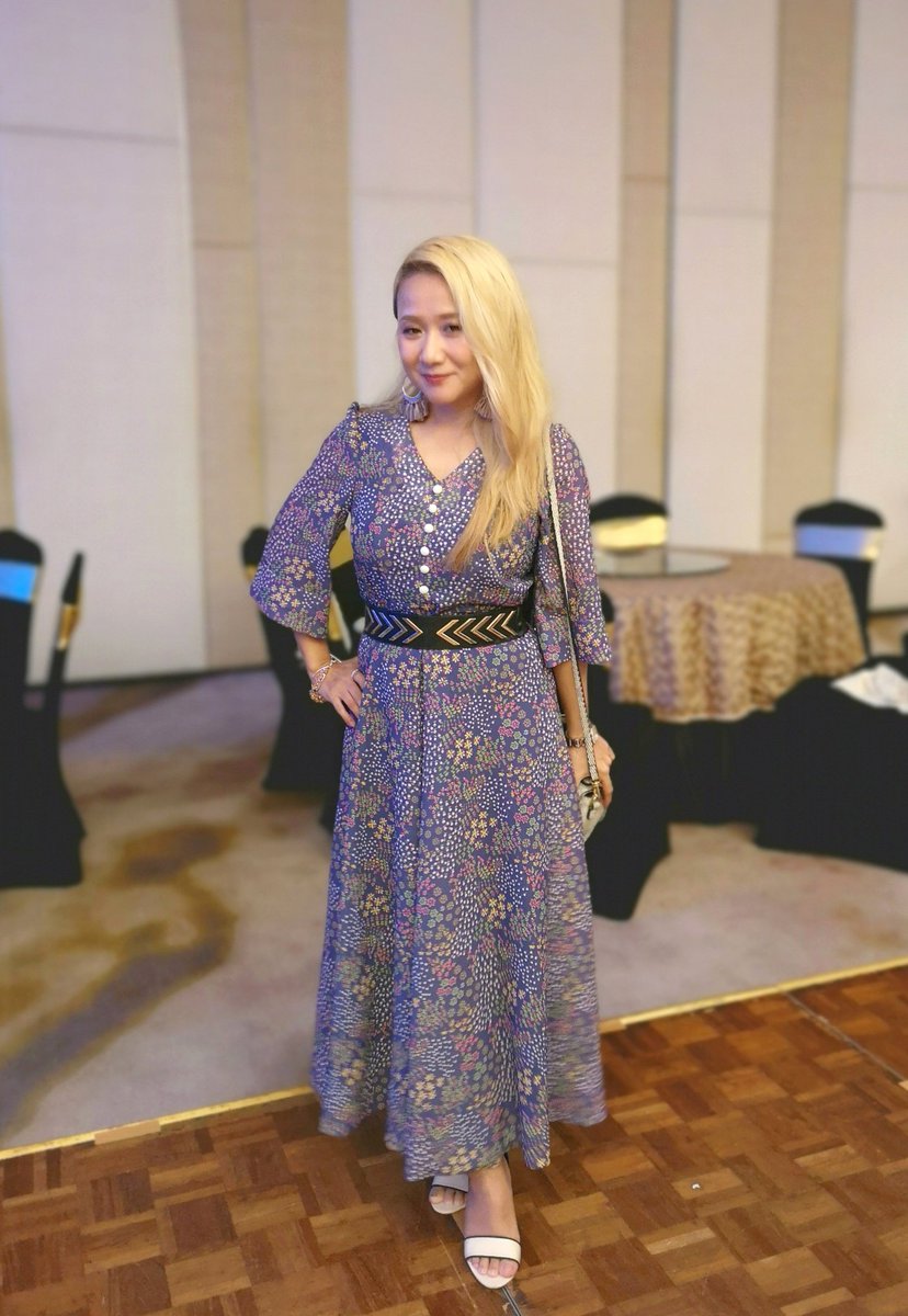 ennietrando's tweet photo. Say what? Wore this vintage number for a gala nite dinner a few months back and yes, I looked great in it, I think 😁😎 #bundlechallenge https://t.co/M4MSJ2RrzF