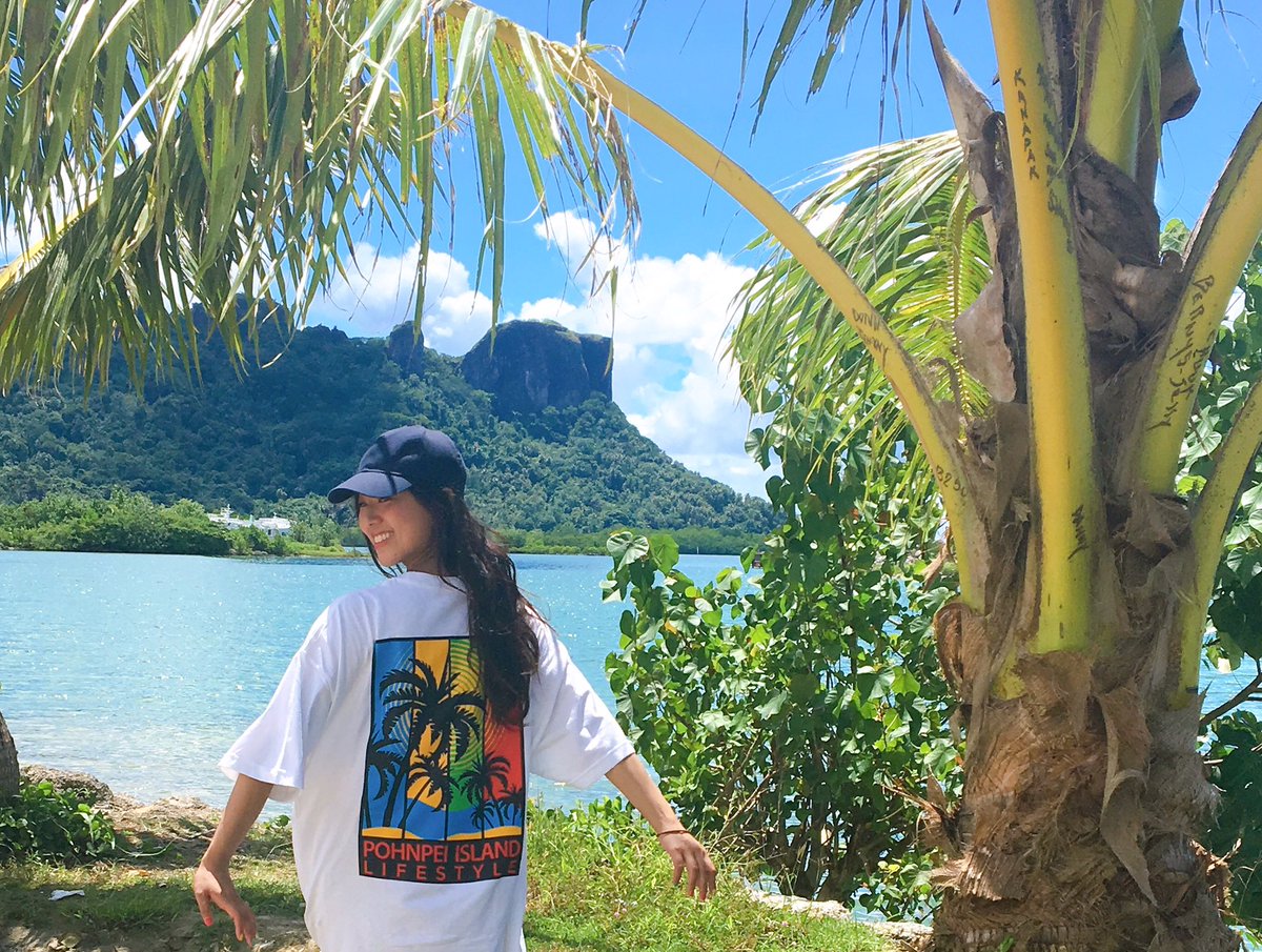 oceana_girl's tweet image. ポンペイTシャツのバックプリントが思ったより可愛かったので買ってしまった❤️！
ヤシの木とポンペイのシンボル・ソケースロックを背景に📸
#ポンペイ
#ポナペ
#pohnpei
#stw