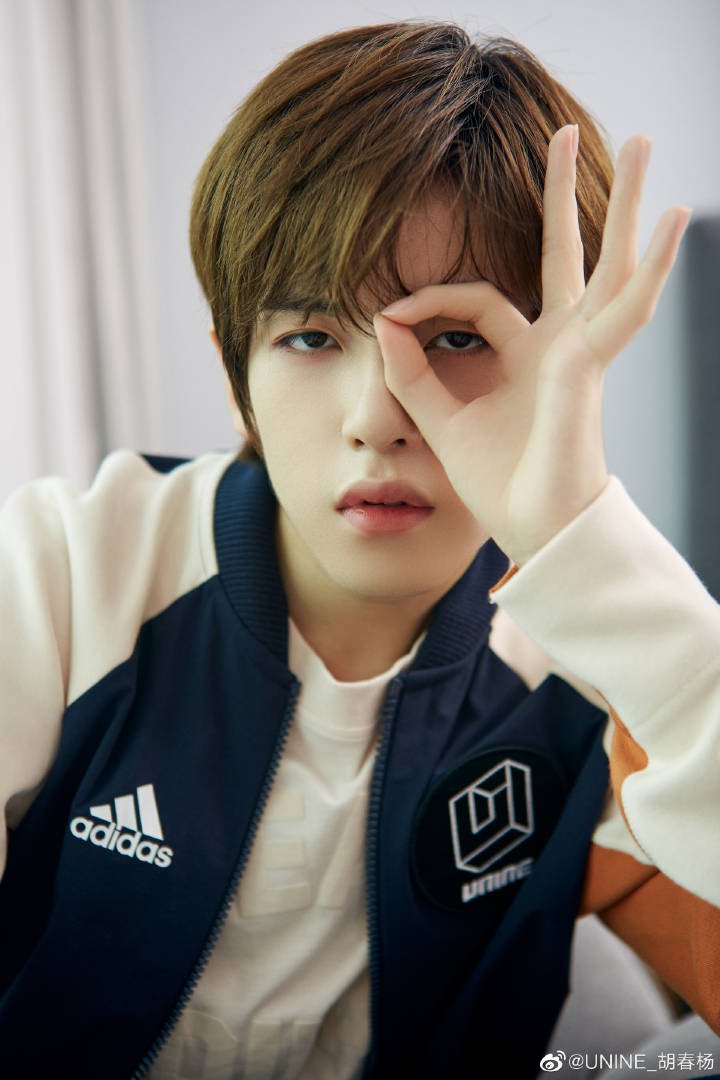 UNINE_Yangyang's tweet photo. 成团前：男团是大象，因为很有力量。
成团后：男团是蚂蚁，因为很团结。
爱这群像蚂蚁般团结，
像大象般有力量的人👬
#以我们之名 @adidasRunning  VRCT系列全球首发，
点赞微博有彩蛋哦🎁 https://t.co/0dqmLlXB4z