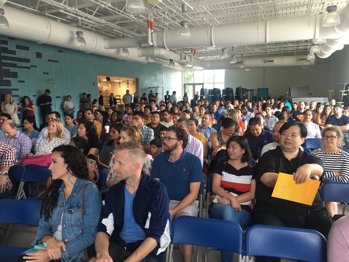 Rodrig444's tweet image. Packed house for K Orientation! 
Our House of Opportunity is open!
🍓#SPSPride #SPSMind