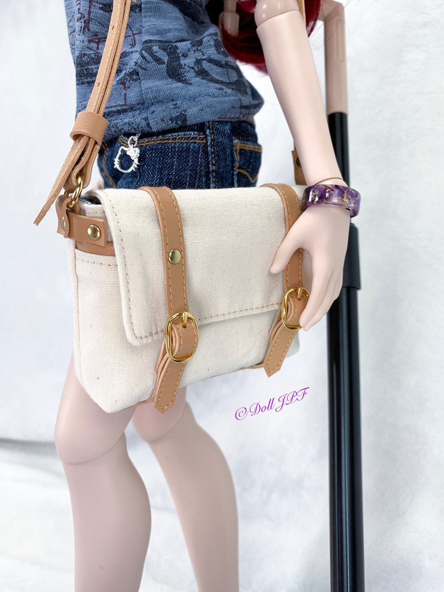 AndroidPDF's tweet photo. 澪ちゃん: 新しいバッグ 💼 を貰いました💖 これを持って何処かへ行きたいな💕 (^_^)ゞ

#1pinfun #messagerbag #dollbag #dollshoesfactory 
#smartdoll #smartdolljourney #dolljpf #culturejapan #doll #dollphotography #fashiondoll #bjdphotography #dollstagram #kawaii #pretty #beautiful https://t.co/nXflV0py2x