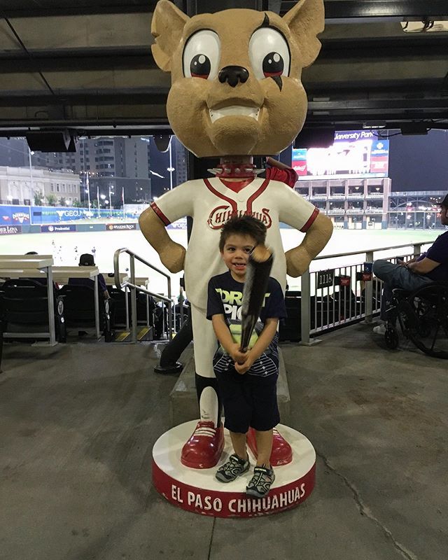 epcsocialsquare's tweet photo. Batters up! ⚾️🐶 Go El Paso Chihuahuas #fetchthefun #epchihuahuas #eptx #baseball #milb https://t.co/MxvxKFZqGM https://t.co/p7CROb8JBV