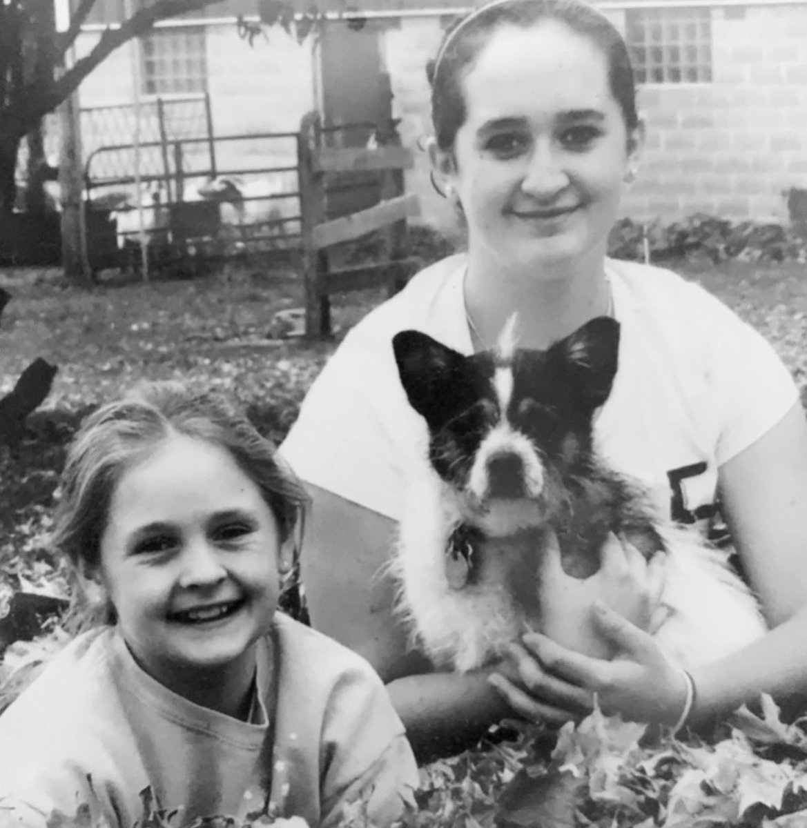 scheel423's tweet photo. Nothing can ever prepare you for the loss of a loved one. No matter if they walk on two legs or four, a little piece of your heart is lost and will never be fixed #RainbowBridge https://t.co/DhNXjeQ6iN