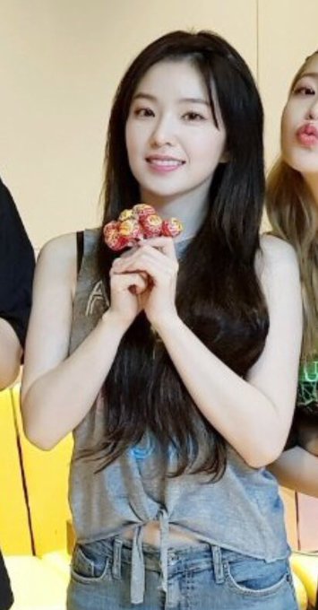 Irene looking a little bit like Shuhua | allkpop Forums