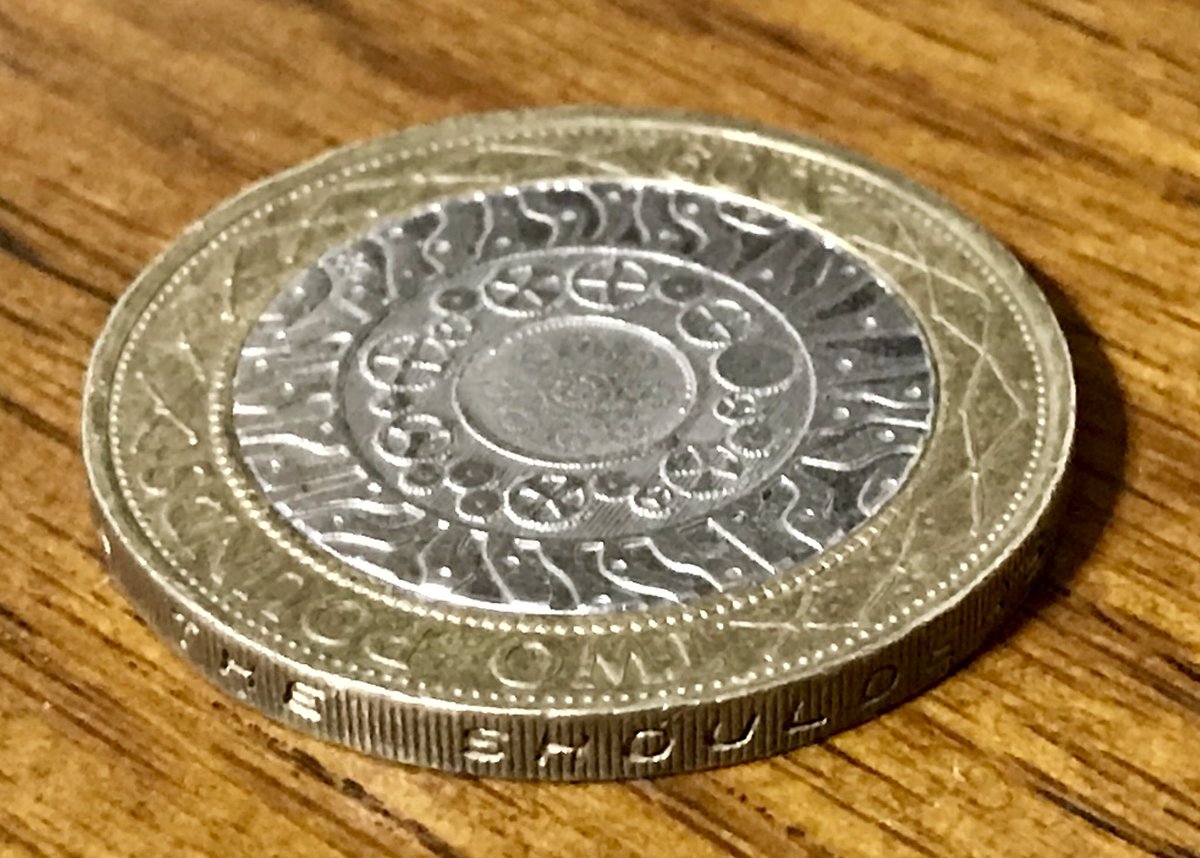 アベ先生 Cv 阿部和広 イギリスの2ポンド硬貨にはニュートンの 巨人の方に乗る が刻印されているのですね If I Have Seen Further It Is By Standing On The Sholders Of Giants