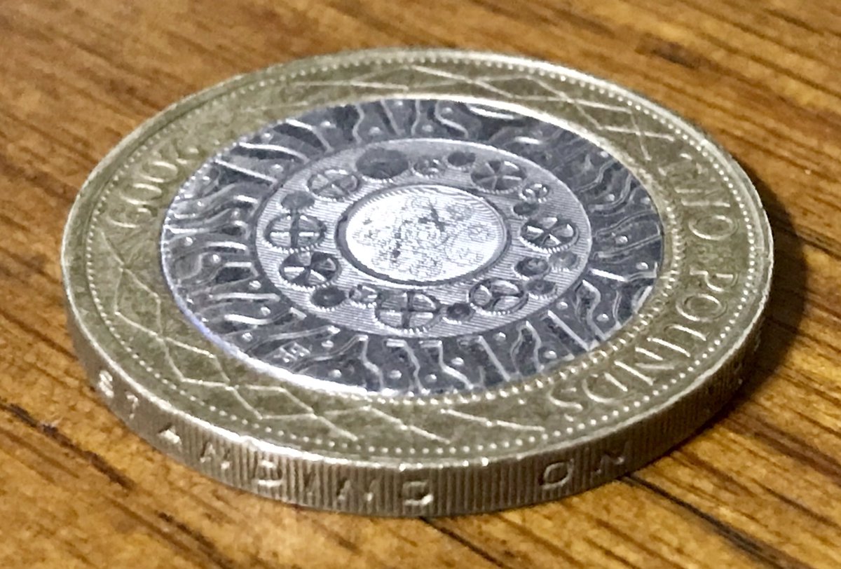 イギリスの2ポンド硬貨にはニュートンの「巨人の方に乗る」が刻印されているのですね。 “If I have seen further it is by  standing on the sholders of Giants.”