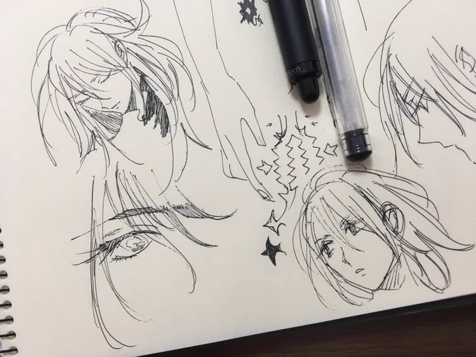 デザインラフはやっぱり紙でするのがいい。わきにラクガキは止められない…。

普段耽美にならないように超!気をつけてるんですが、ラクガキはまつげ好きなだけ描いちゃう…。

少女マンガもそんなに読んで育ってないのに、なんでこうなったんだろう。
いや自分の絵好きなんですけど…(小声) 