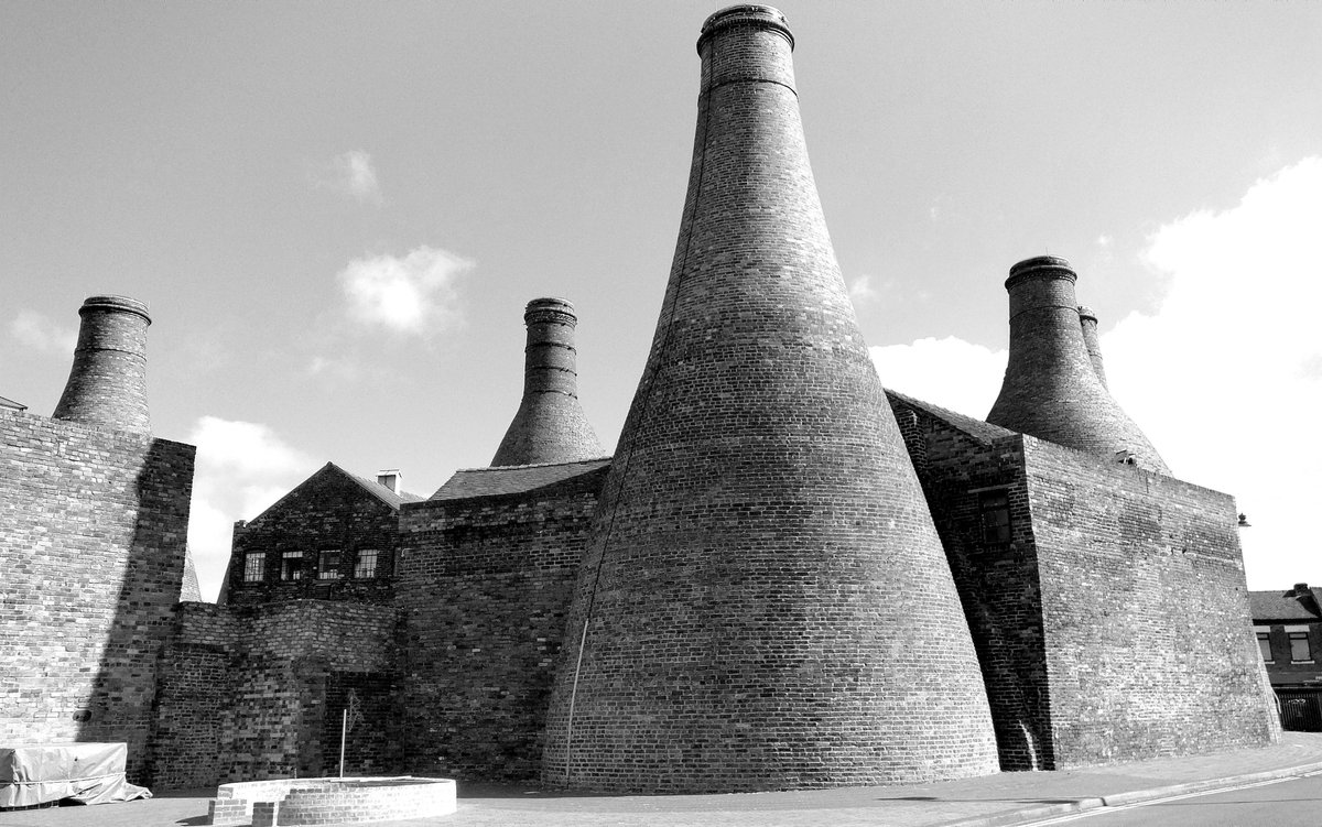 It's 29th August so it must be #PotBOD Potteries Bottle Oven Day daysoftheyear.com/days/potteries…