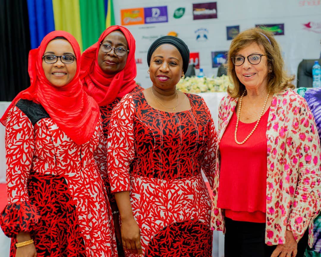 tzcosmetology's tweet photo. TCA - UZINDUZI
Katika picha kutoka Kushoto ni Mwenyekiti wa TCA @shekhanasser, Naibu Spika wa baraza la wawakilishi Zanzibar Mhe. Mgeni Hassan Juma, Mhe. @ummymwalimu, Mrs Patricia Metzger mtaalam mbobezi wa urembo. Tunashukuru kwa heshima mliotupatia.
#TCAlaunch #ThankYou https://t.co/hEzVaQyryW