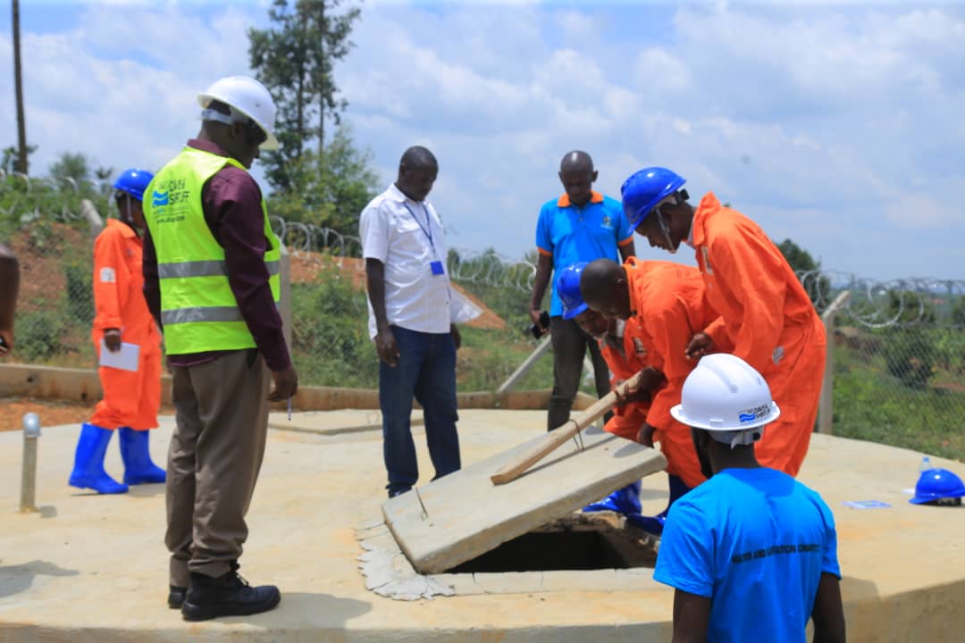 min_waterUg's tweet photo. #MWEworks: @UmbrellasWatsan- South West Authority members were trained by @min_waterUg, @DayliffUG &amp; Aster Integral Officials at Buhunga #Water Supply System in Rukungiri district implemented by #ERT. #Solar @okidi64 @WBG_IDA @LORENTZPumps @alanmugabi @benjamindetazi @kamboshots https://t.co/E5ngFCR1jD