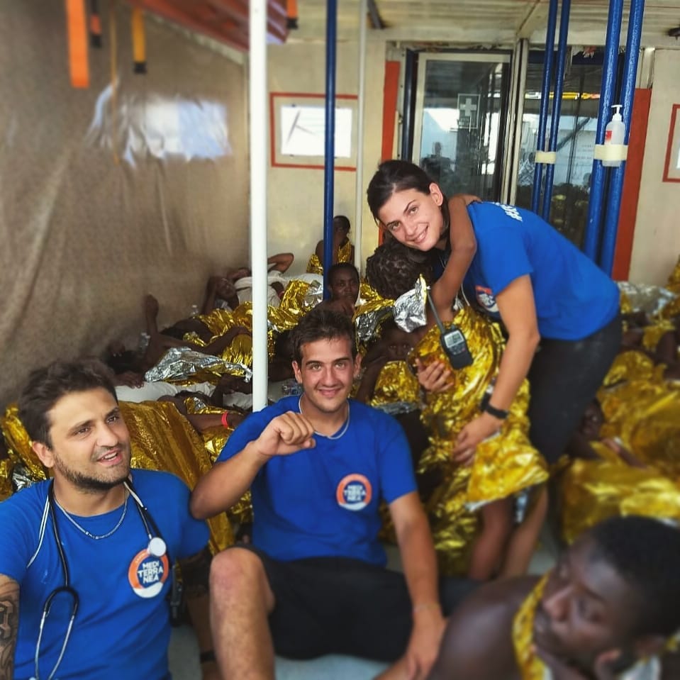 Stefano - infermiere
Francesca - legal team
Mario - rescue team

C'è un pezzo di #Bologna e della nostra associazione a bordo della #MareJonio di #Mediterranea che ha salvato 98 persone (26 donne di cui 8 incinte, 22 bambini con meno di 10 anni di età)

yabastabologna.com/single-post/20…
