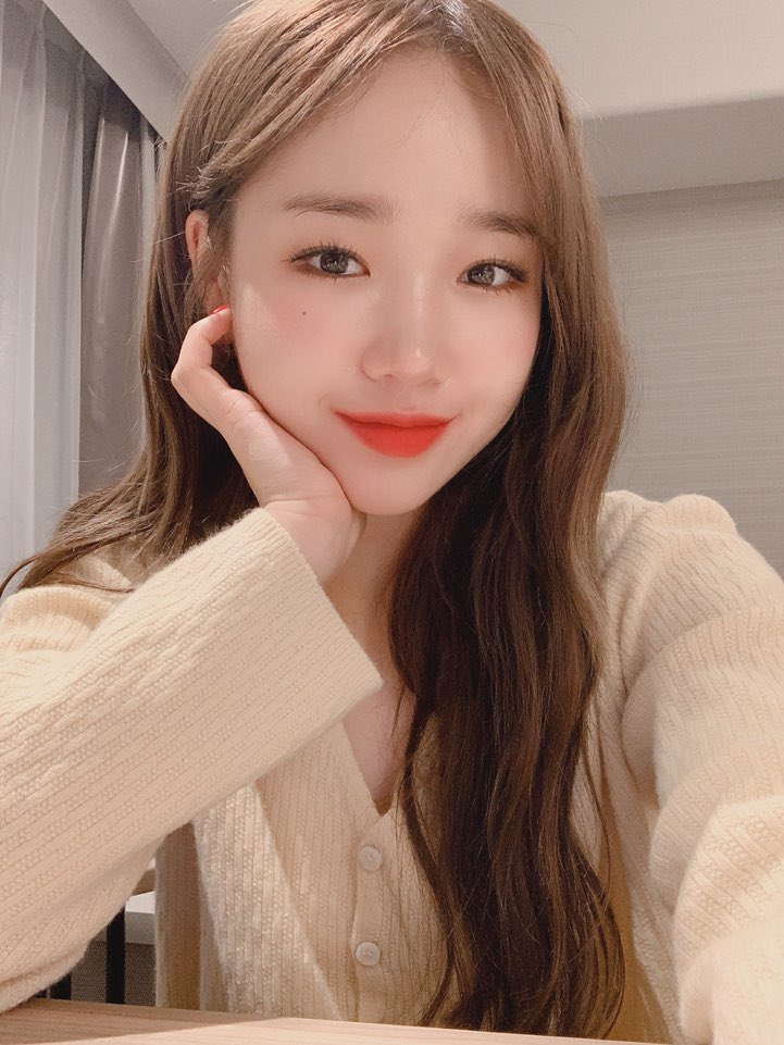 WekiMeki's tweet photo. 키링 나 보고싶지 ~~~? 
다 알어 ♡♡♡ 히히

#위키미키 #최유정 🌻
#키링모해 😮 https://t.co/VdfWyqEkU6