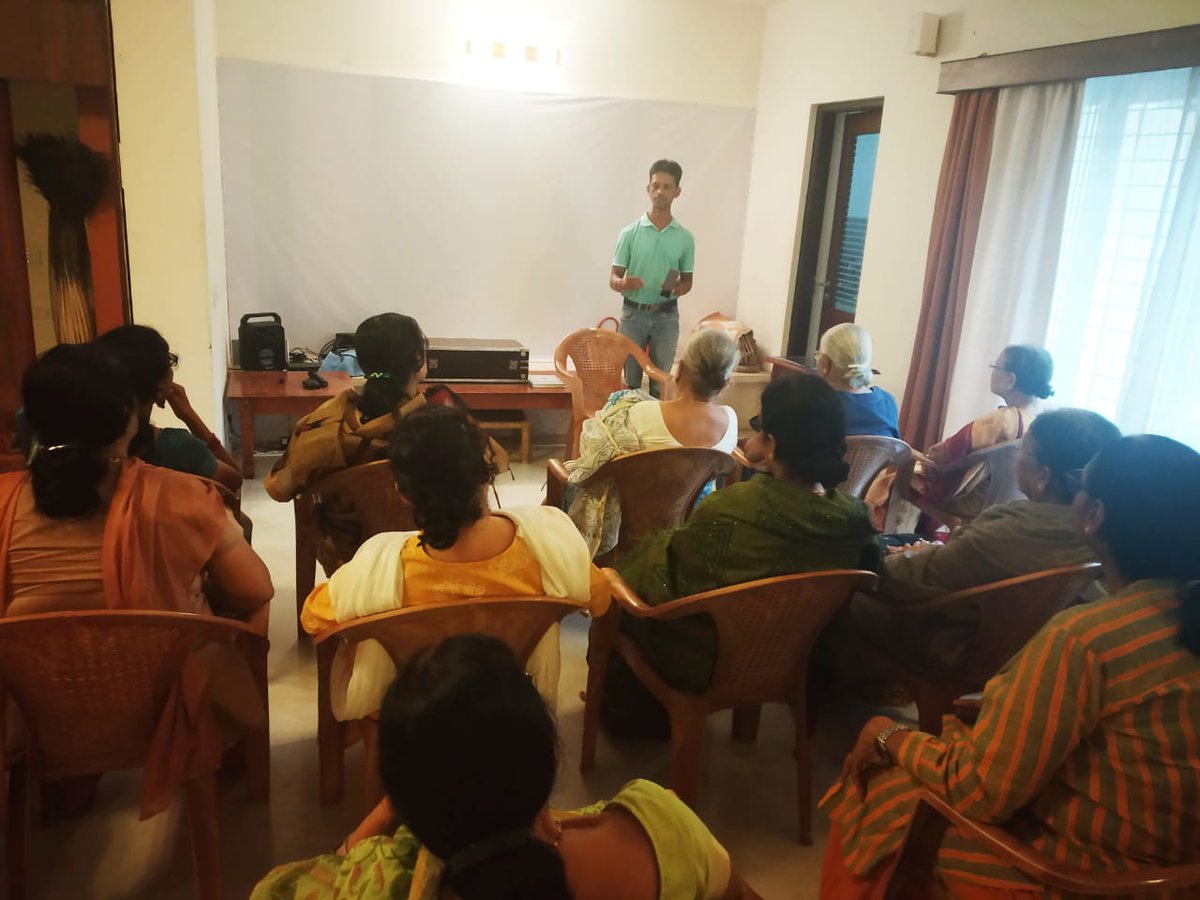 FoundationAge's tweet photo. #Digitalskills especially using #smartphones can help our #elders to socialize, connect with families, ease the pain of being alone, be creative, feel empowered & be in control of their own lives.
#SilverAgeFoundation Digital empowerment class at the #ActivityCentre. https://t.co/V8v4jU1nat