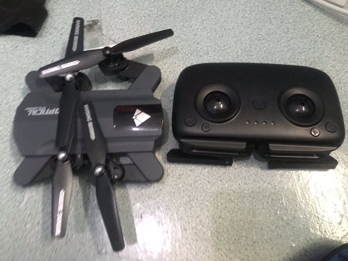baciritaID's tweet photo. Seperti yg gw janjikan, Give Away Drone ini hari ini tgl 29 Agustus.

Syaratnya gampang kok. 

RT dan Reply Tweeet ini .. cerita yg kamu tau soal Nias dengan tagar #SailNias2019 

ingat mulai jam 13.00 yaa

mau follow gw silakan, nggak follow gw jg nggak apa2 https://t.co/PO5OOQFThq