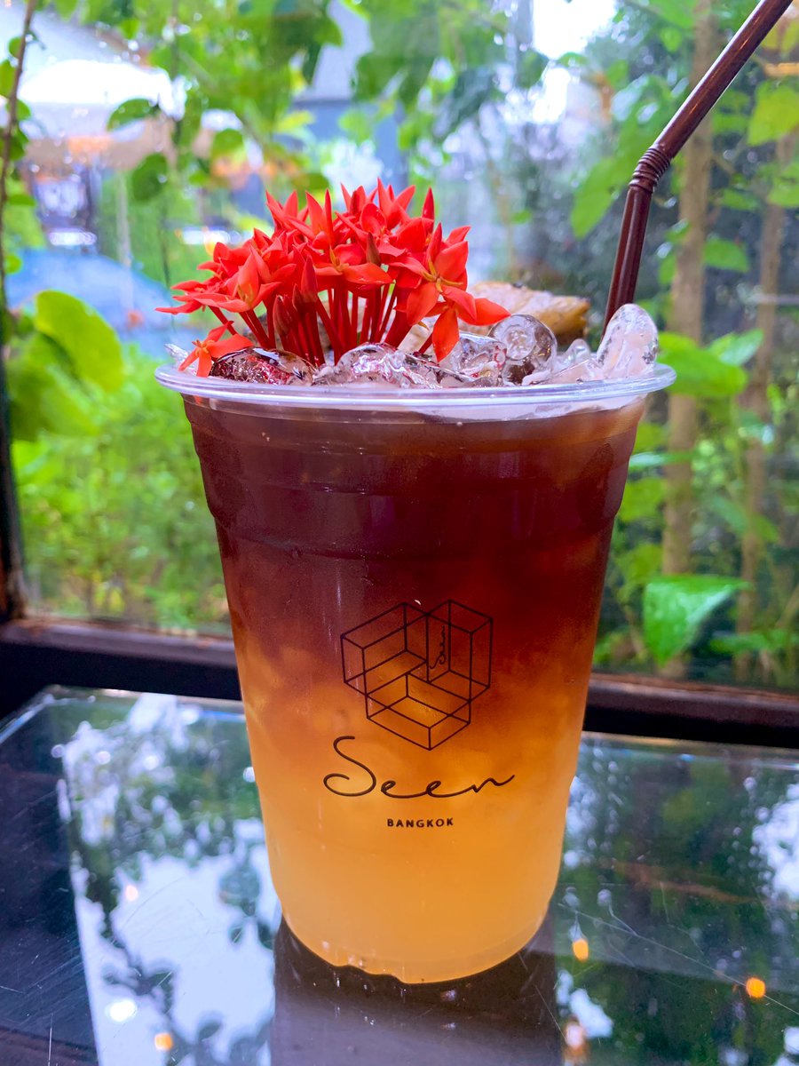 couple_dimple's tweet photo. 📍 Seenbangkok

คาเฟ่ย่านพุทธมณฑลสาย2 ที่เด่นเรื่องขนมปังไส้ไหล 🥐 แนะนำเป็นไส้ไข่เค็มลาวา คือนัวมากกก เครื่องดื่มเค้าก็เด่นไม่แพ้กัน สายแฟต้องแก้วนี้เลย Pina Cano (espresso+สัปประรด+พีช)🍍🍑 ดาร์กช็อคก็เด็ดไม่แพ้กัน ซอสช็อคเข้มข้นมาก🥤ต้องลอง!! 

@aroii #รีวิวคาเฟ่ #คาเฟ่นครปฐม https://t.co/des77KKiVS