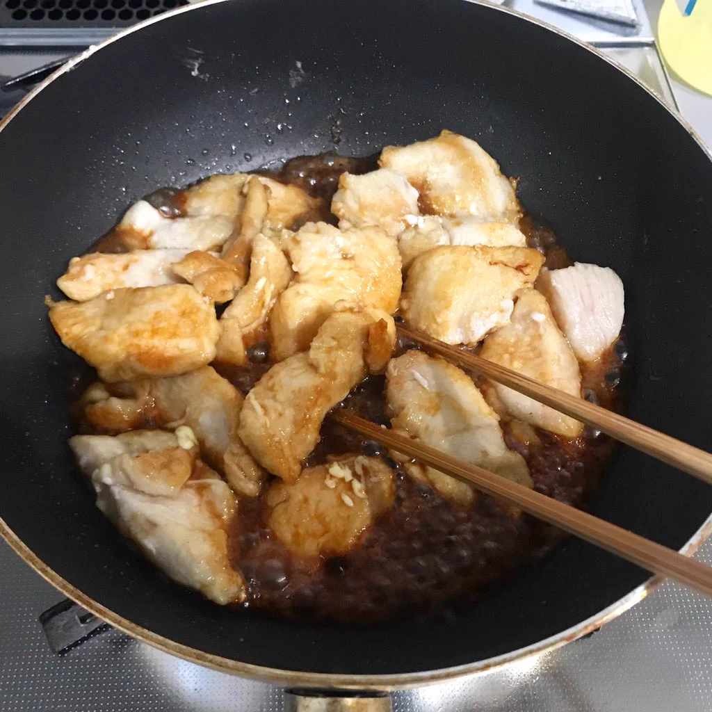 安くてうまい！？胸肉ともやしで作る「鶏のコクうま生姜焼き」の作り方！