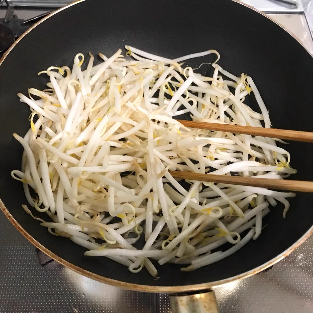 安くてうまい！？胸肉ともやしで作る「鶏のコクうま生姜焼き」の作り方！