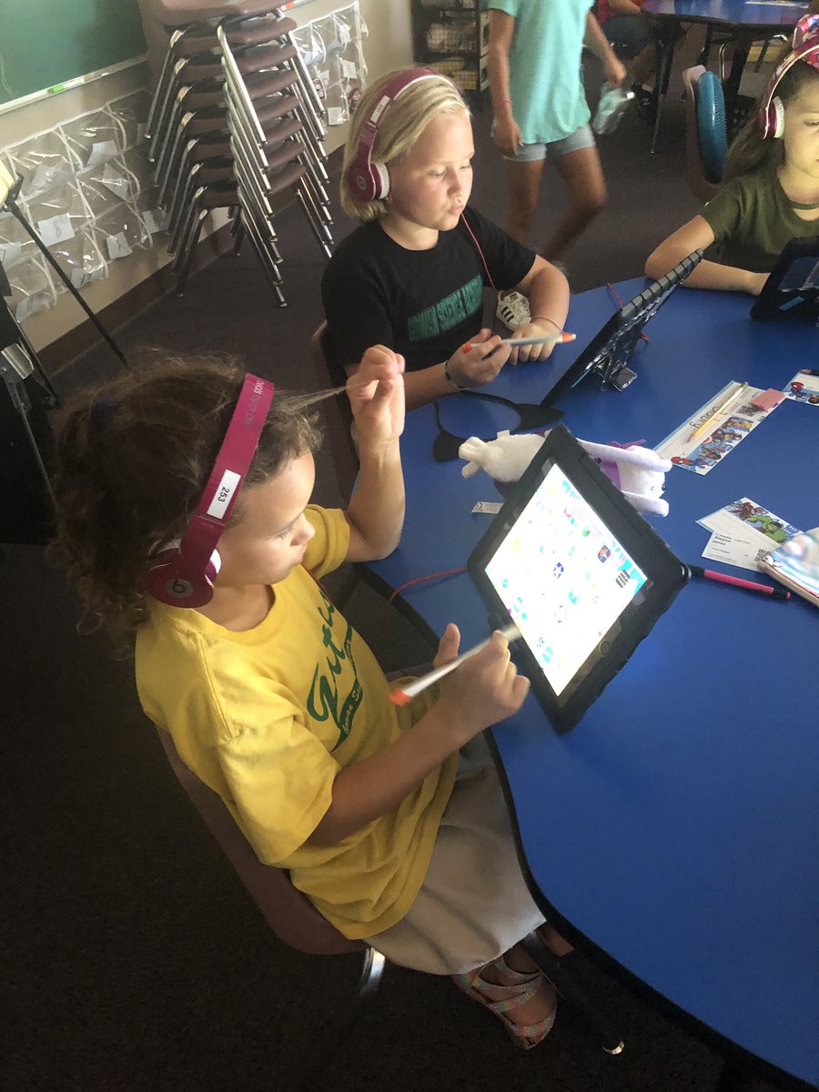 MrsPJhoog's tweet photo. The kids LOVED 🧡 using their digital crayon. We appreciated Donor’s Choose so much! #GatorAreAmazing @GowanGators  #2ndGators  #WeLoveTech https://t.co/i5OHAMOYzt