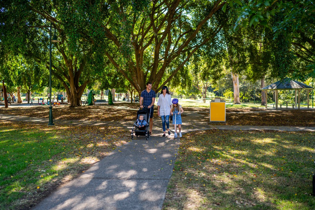 brisbanecityqld's tweet photo. It’s time to team up to tackle litter! If you’d like to pitch in to help keep Brisbane clean and green, read our tips on ways you can tackle litter in your local area: #cleangreenbrisbane https://t.co/snW17xFgZe https://t.co/b4I12g1aZO
