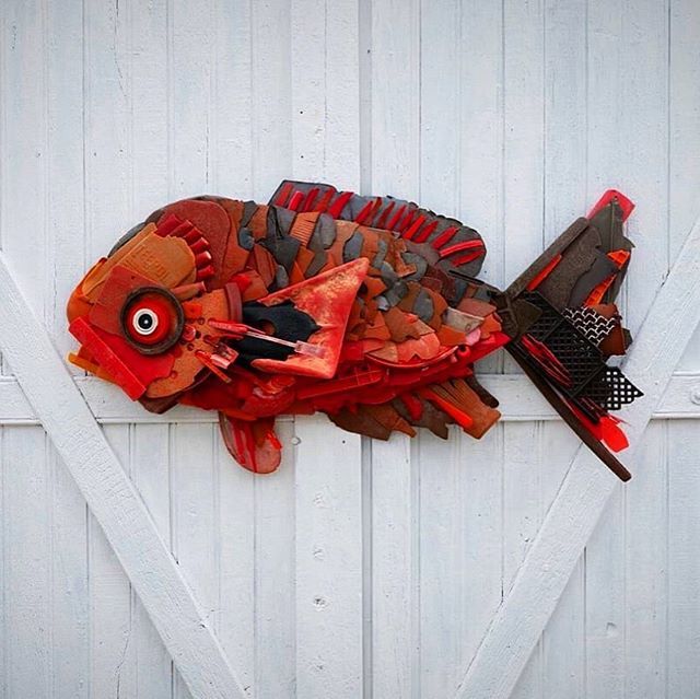 Surfers4change's tweet photo. Here’s a scary thought.....they estimate that there will be more plastic than fish in our oceans by 2050. Ocean artist @xicogaivota is creating #marinedebris fish sculptures to help create awareness about this problem. 🙌#protectwhatyoulove 📸@ricardoalvesphoto
.
💙 FOLLOW @SUR… https://t.co/2KOvADWsQL