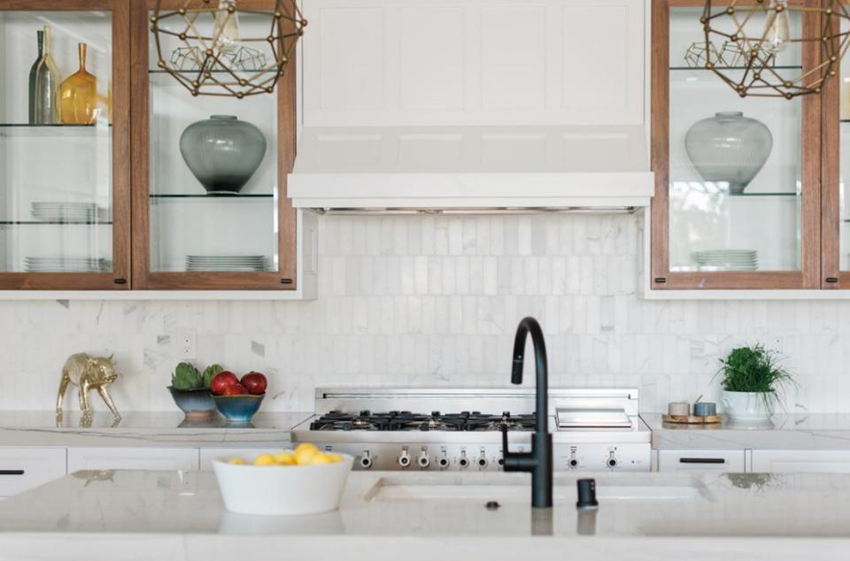 Assured_RE's tweet photo. This bit of #wood framing adds some charm to mostly #white #kitchen. https://t.co/qxdS44ntgX