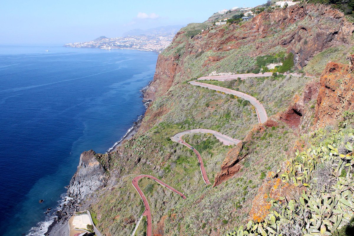 rob_sieben's tweet image. This is not a toboggan run but a road in Madeira.  #fotografia #fotografie #ostfrieslandfotos #heimat @Ostfriesland_px #picture #PictureOfTheDay #NaturePhotography #Madeira   websites link:  simonswol.de
