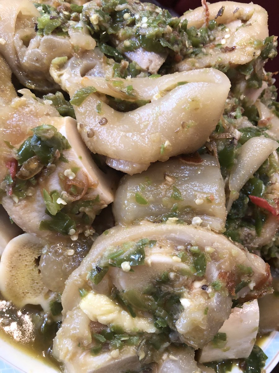MoroMonggo's tweet photo. Kikil sapi (キキール サピ)🐄
Menu hari ini .pedasnya mantab 🌶👍
牛のあしを青唐辛子とあえたからさ抜群の現地感溢れる料理です。
コリッとした食感が楽しめます😋日本ではなかなか食べる機会がないのでぜひお越しくださいませ☺️🌶
#kikilsapi
#monggomoro
#kakisapi
#モンゴモロ
#キキールサピ https://t.co/RFut3a5tTd
