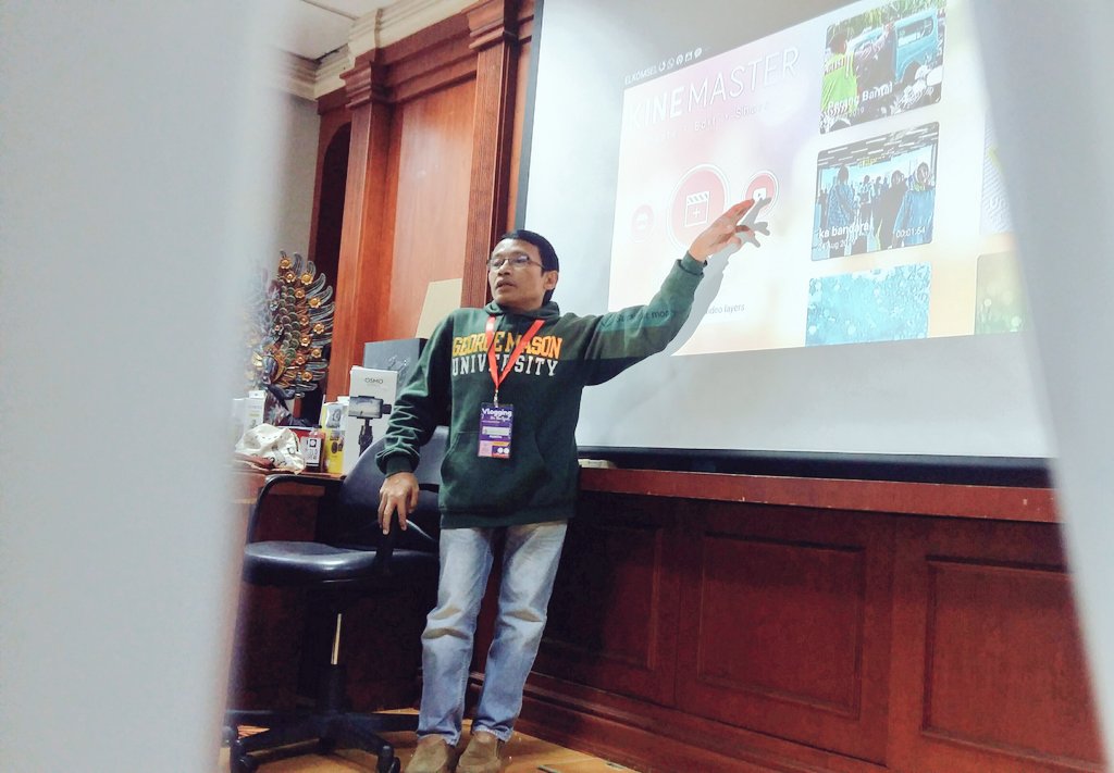 me_idy's tweet image. Setelah keli2ng kantor @raksaonline , ketiban ilmu lagi nih tentang mobile videography dengan narsum Kang @TeguhSudarisman

Beliau menjelaskan cara olah video menggunakan @KineMaster

ManTul dah!!
#KelasBlogger29
#RaksaOnline

@KelasBloggerID