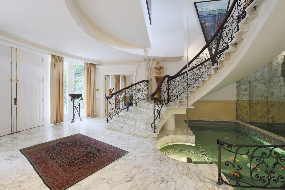 LocalityLtd's tweet image. Amazing luxury mansion available for filming and photo shoots! 
Search for location 4136 on our website or get in touch with the team on 020 7812 9144