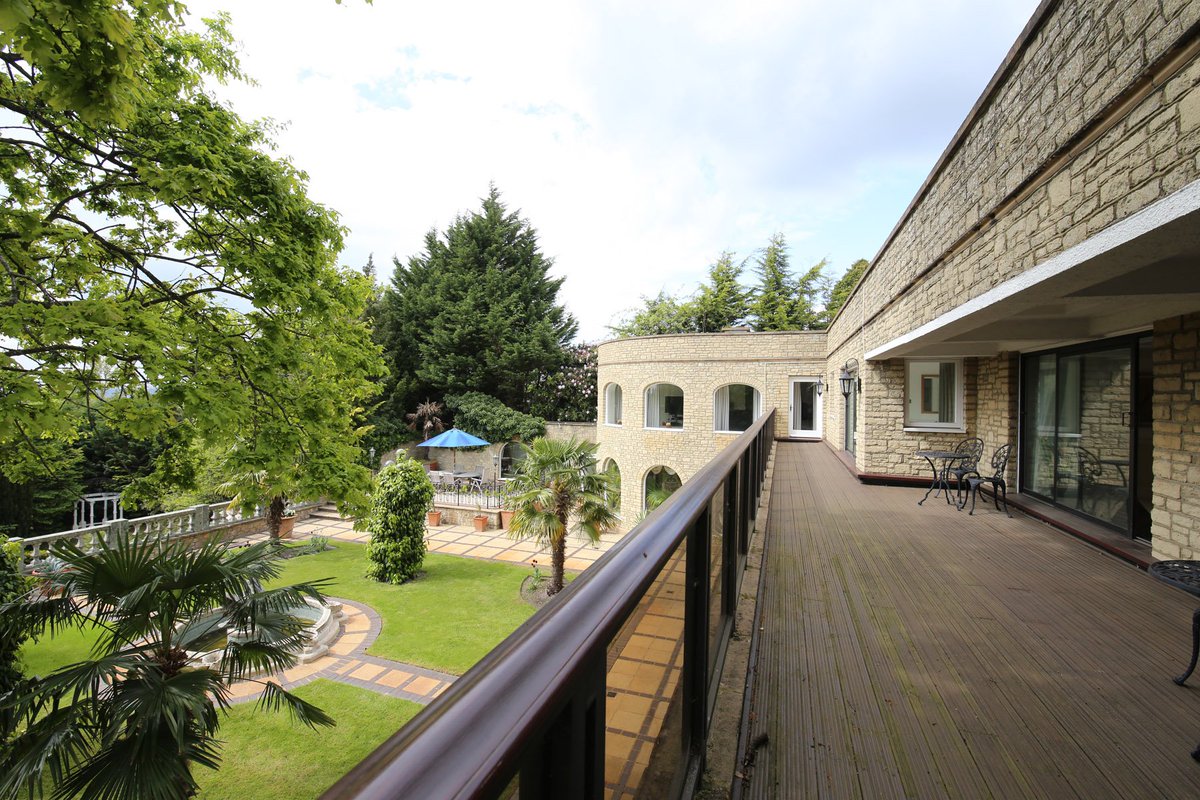 LocalityLtd's tweet image. Amazing luxury mansion available for filming and photo shoots! 
Search for location 4136 on our website or get in touch with the team on 020 7812 9144