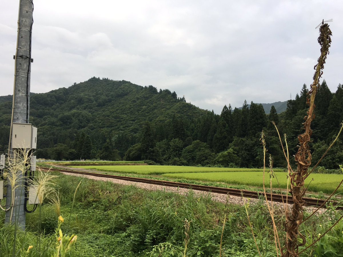 木葉きろは 手許に柿ノ木駅のデータ無いかなぁと思って探してすぐ出てきたのがコレ 15年に出した最初の駅ノートイラスト 集に私とあすかさんの柿ノ木駅イラストが載ってました 7年前に描いた絵だけど いまも進歩してないワタシ