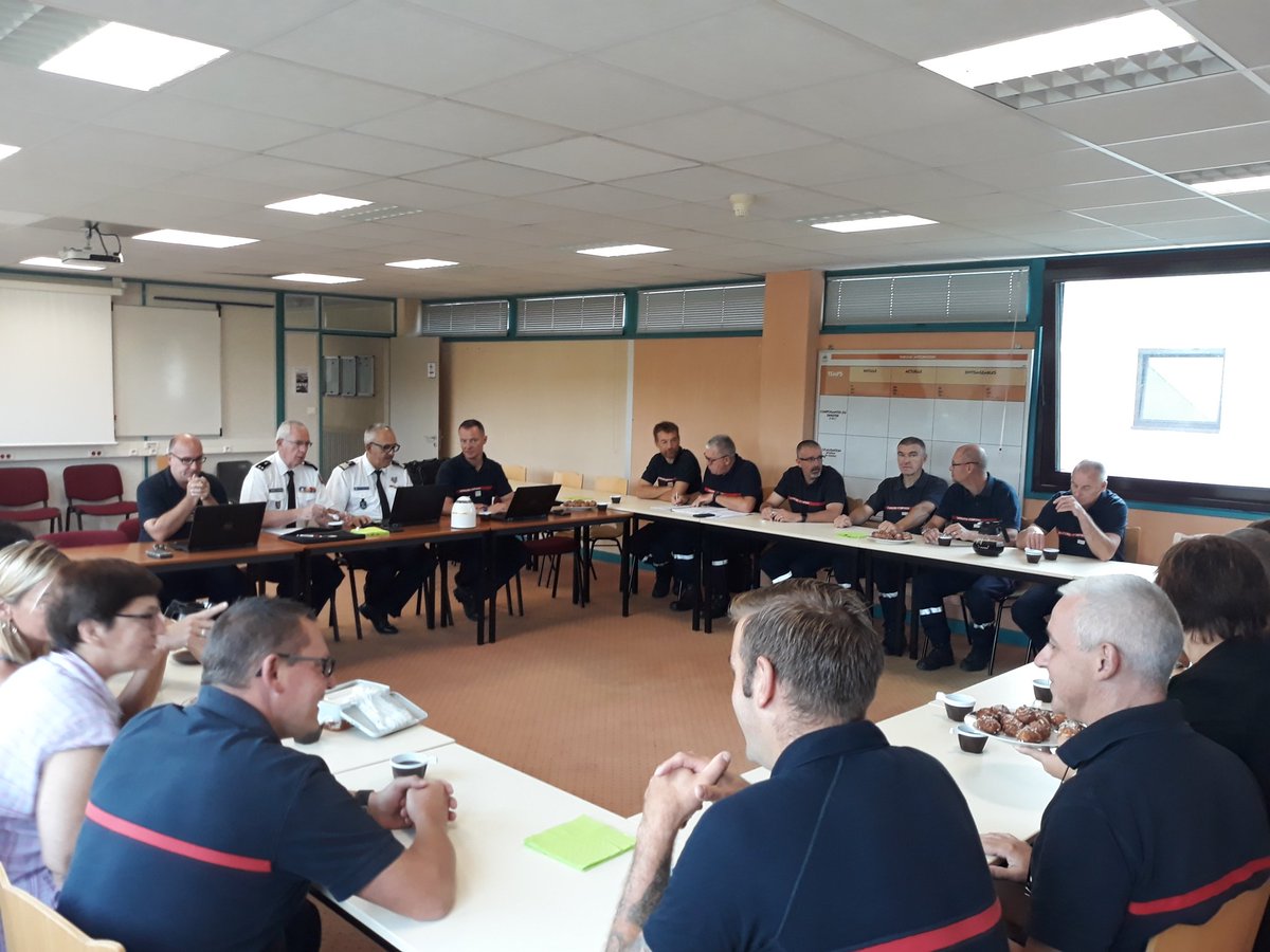 SDIS62's tweet photo. Ce matin, Le Contrôleur Général @RIGAUDphil, DDSIS 62, a rencontré les personnels du groupement territorial Est. Des échanges constructifs sur différents sujets. Il était accompagné du Lcl @didierbonnet62  chef d'État-Major. https://t.co/QkApDdnTxj