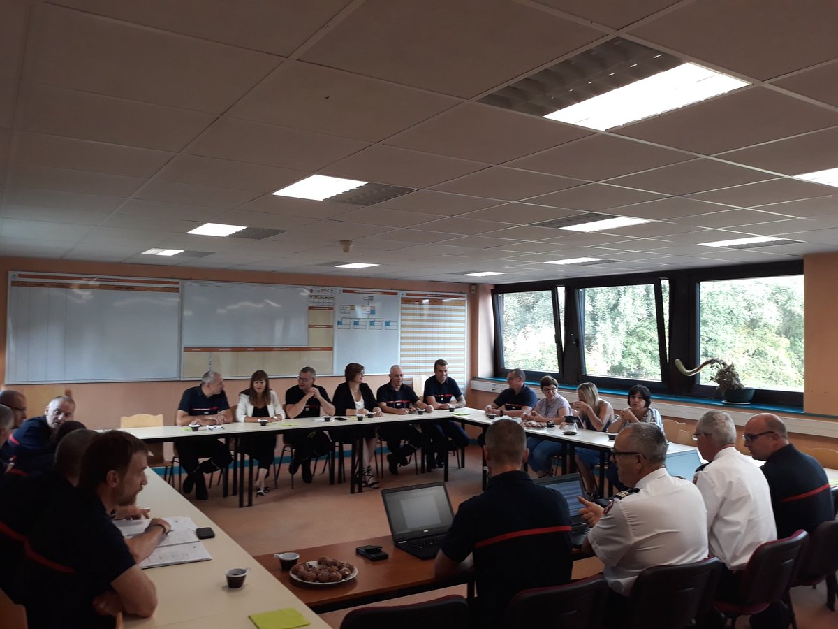 SDIS62's tweet photo. Ce matin, Le Contrôleur Général @RIGAUDphil, DDSIS 62, a rencontré les personnels du groupement territorial Est. Des échanges constructifs sur différents sujets. Il était accompagné du Lcl @didierbonnet62  chef d'État-Major. https://t.co/QkApDdnTxj