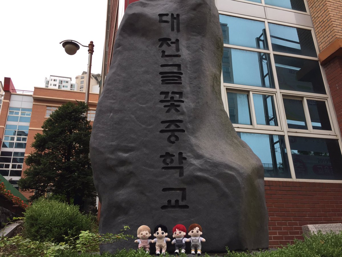 V_babyss's tweet photo. 형아가 너무 보고싶어서 떠난 동동투어

형아의 사진속 놀이터

형아 모교

형아가 추천한 수목원

영동즈 형이 동생이도 

하루종일 너무 행복 했지?

멜빵 @merry_salonn 
티 @gvtaobao 
신발 @00_doll_00 

#AB6IX_ABNEW_100DAYS
#에이비식스_에비뉴_축100일 https://t.co/73J1p2GNti