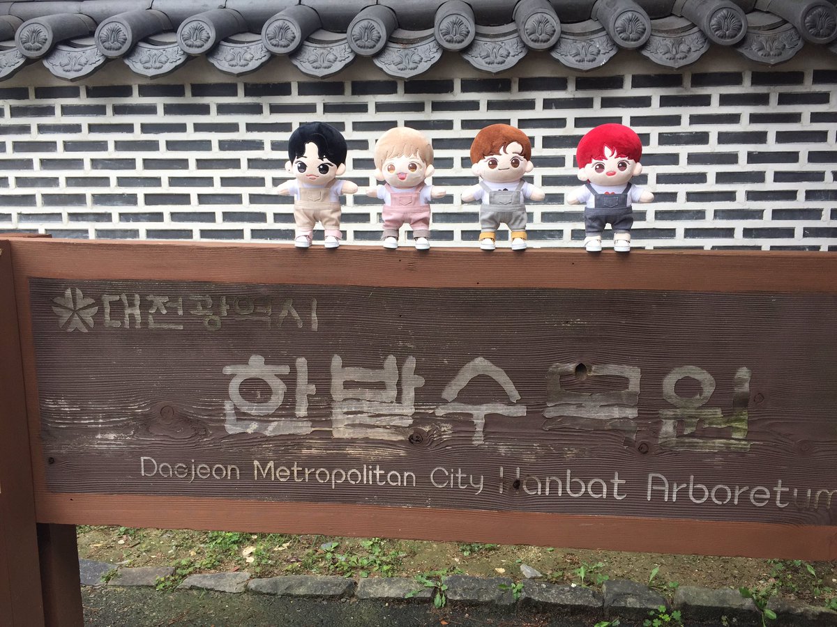 V_babyss's tweet photo. 형아가 너무 보고싶어서 떠난 동동투어

형아의 사진속 놀이터

형아 모교

형아가 추천한 수목원

영동즈 형이 동생이도 

하루종일 너무 행복 했지?

멜빵 @merry_salonn 
티 @gvtaobao 
신발 @00_doll_00 

#AB6IX_ABNEW_100DAYS
#에이비식스_에비뉴_축100일 https://t.co/73J1p2GNti