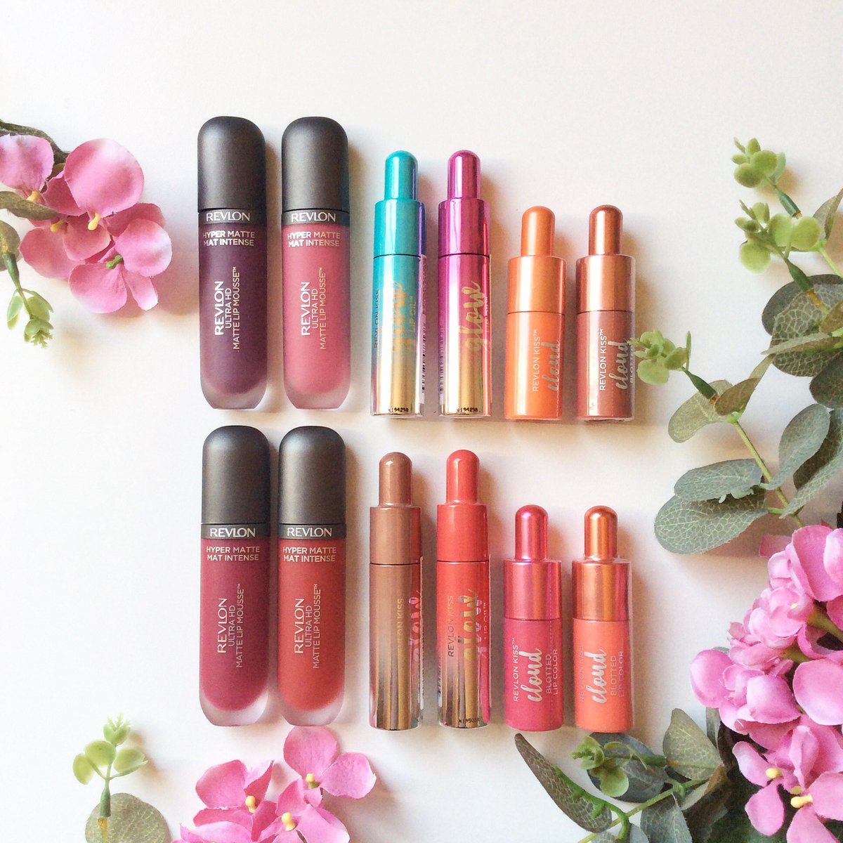 Victoriafolksy's tweet photo. Stand in line to win a @RevlonSA Beauty Giveaway. It's nothing fancy, oh wait a minute, it’s really fancy! Extravagant! Basically, an entire makeup kit to the value of R3500. More details here. -> https://t.co/LsX0baDcIO #RevlonSA #Sponsored 🎁🎁🎁 https://t.co/BKYbDxKB51