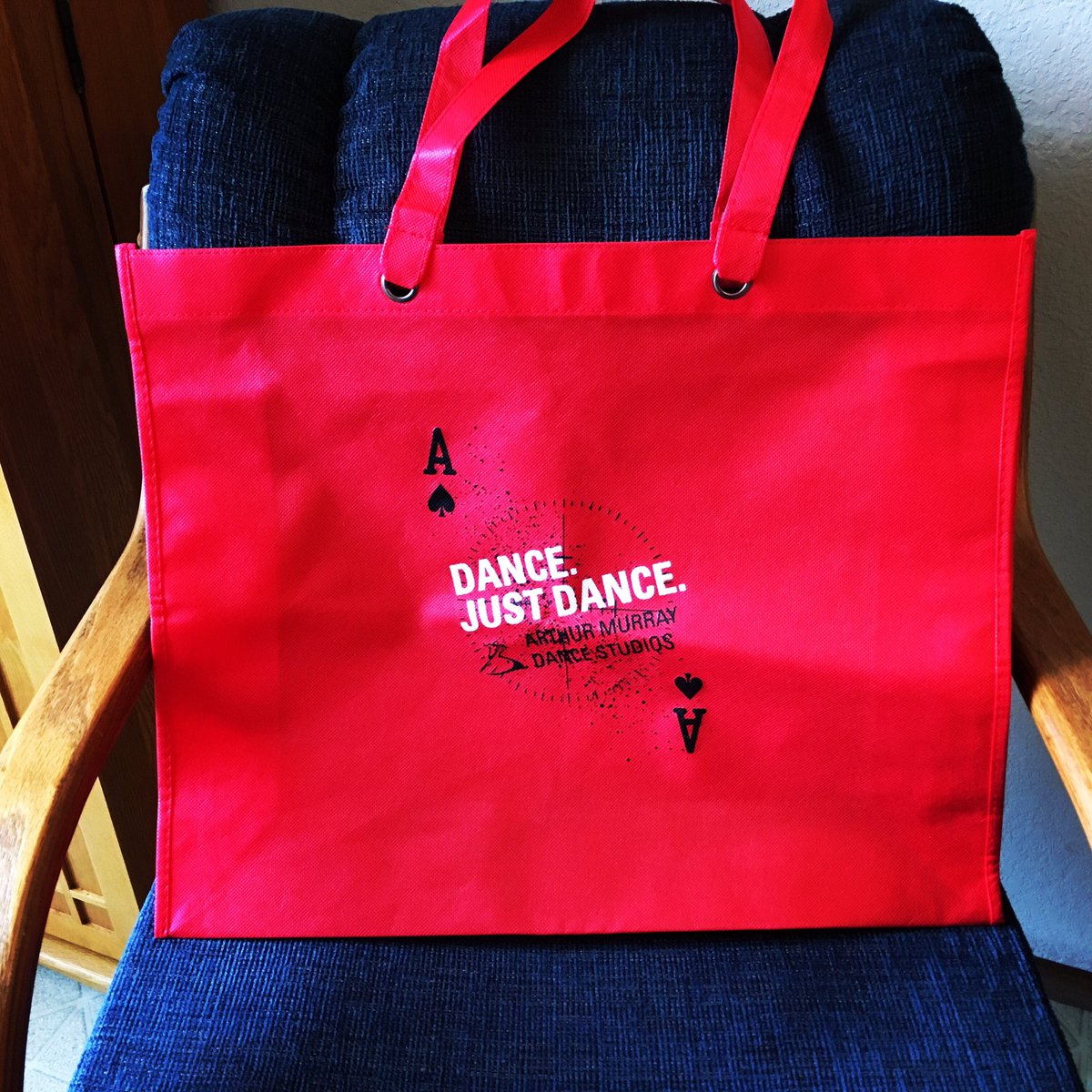kdyerkdyer's tweet photo. A capacious swag bag expressing a great sentiment, but  I have duplicates. One item a day decluttering challenge: declutter the spare bedroom. Day 7 of 15. #decluttering #declutter https://t.co/E3ndV6bo1r