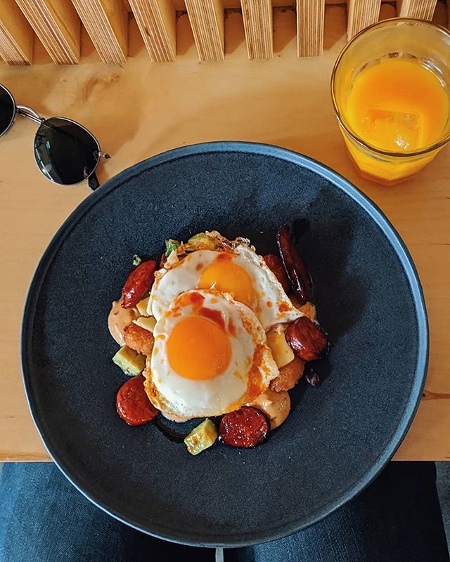 Craving a dirty weekend?
Start it right with Dirty Eggs!
.
.
.
.
.
#opensaturdays #brunch #dirtyweekend #dirtyeggs #absolutewinner #hangovercure #freshjuice