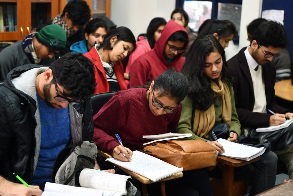 TechCrunch's tweet photo. India’s Vedantu raises $42M to expand its live and interactive online tutoring platform https://t.co/XXwA6sy1kw by @refsrc https://t.co/dLwk5C7V4O