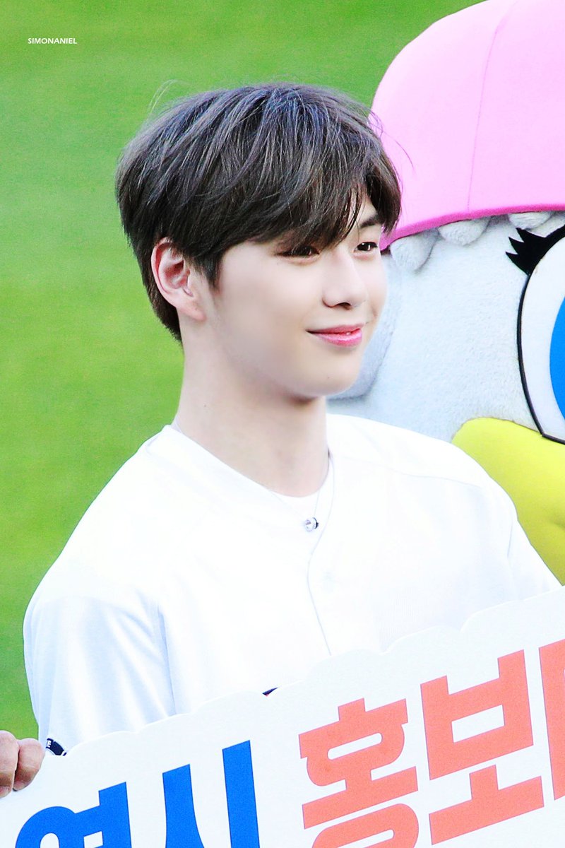 simonaniel1210's tweet photo. 190709 부산시 홍보대사 위촉식
오늘은 우리 생일 #danity 생축생축 

#강다니엘 #kangdaniel #姜丹尼尔⁩ ⁦#カンダニエル⁩ ⁦#คังแดเนียล⁩ ⁦#КанДаниэль⁩ https://t.co/cgdUbsAA2r