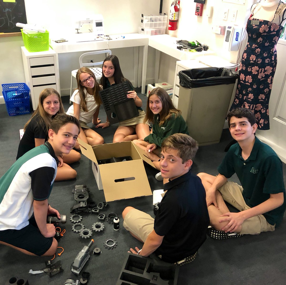 smtibor's tweet image. Team 1 building the @DJIGlobal Robomaster S1 for #computerscience class. Team 2 is working on coding API. @PineCrestSch #pythonhardware #python #pythoneducation