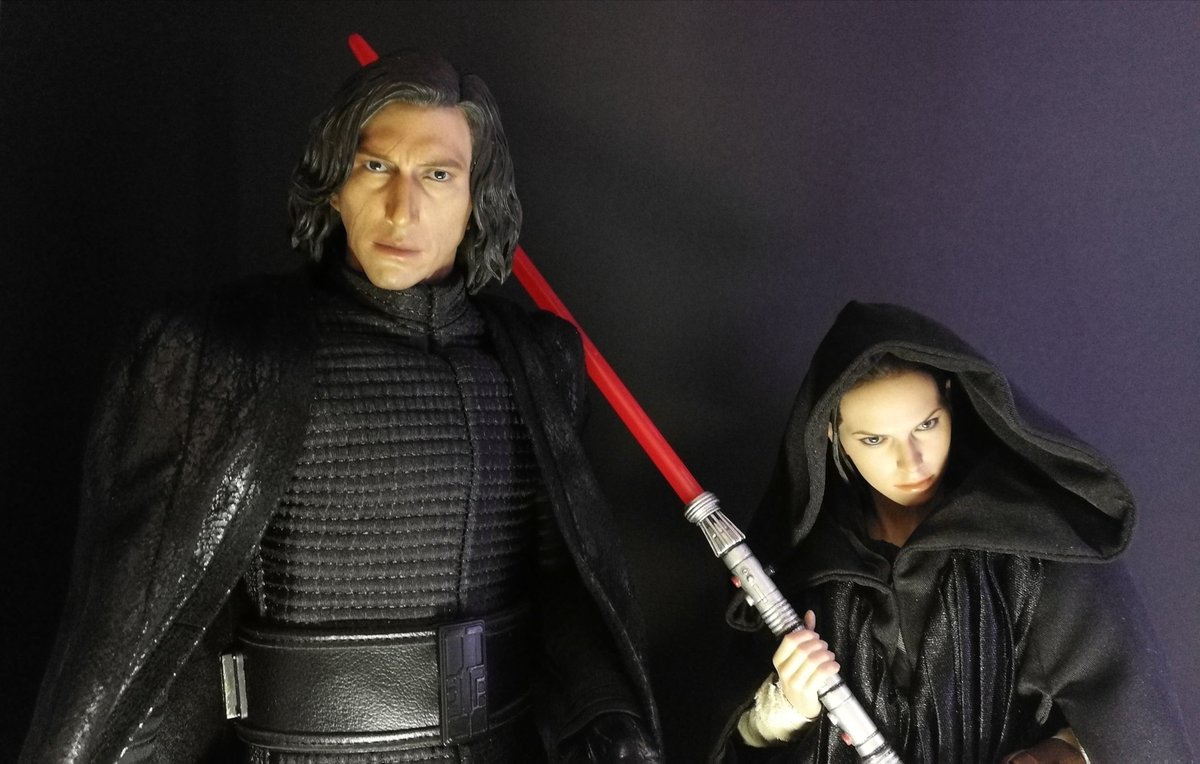 ともきん スカイウォーカー Twitterren オモ写 スターウォーズ Starwars ホットトイズ Hottoys レイ カイロレン Rey Kyloren レイロ Reylo ダブルブレード ダークサイド 闇堕ち Theriseofskywalker 今日はレイとレンのツーショット 笑 T Co