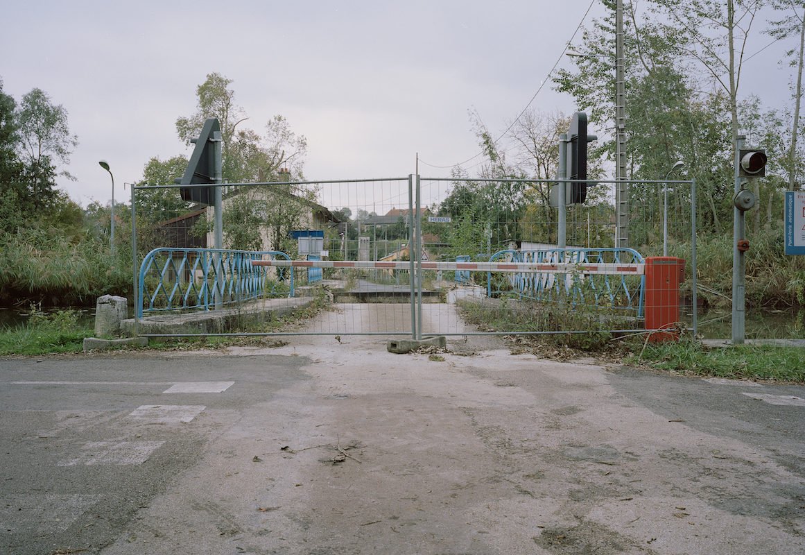 lethatechnique's tweet photo. Review of Matteo di Giovanni’s #photobook "I Wish the World Was Even" https://t.co/btHgsa3TEY "Matteo is not in America. His road is in a Europe of desolation and redemption found through isolated contemplation. Ryan McGinley would not last long here." #photography https://t.co/WgRSZOH3MT