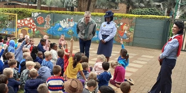 SAPoliceService's tweet photo. #sapsLIM Police in Makhado visited Louis Trichardt Laerskool Grade R Class today as part of  #SaferSchools campaign. Learners were addressed on general safety, #SayNOtoBullying, #HumanTrafficking and theft. ML https://t.co/hThAm2gmA8