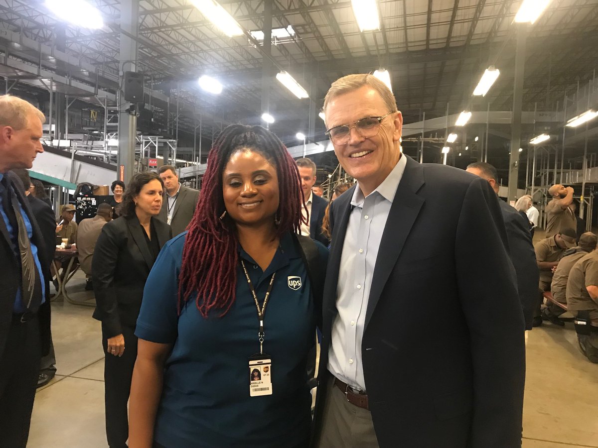 Arielle Diggs HR rep for Willow Grove hanging out with CEO of the company you work for on Founders Day ⁦@ChesapeakUPSers⁩ ⁦@Fann_of_UPS⁩