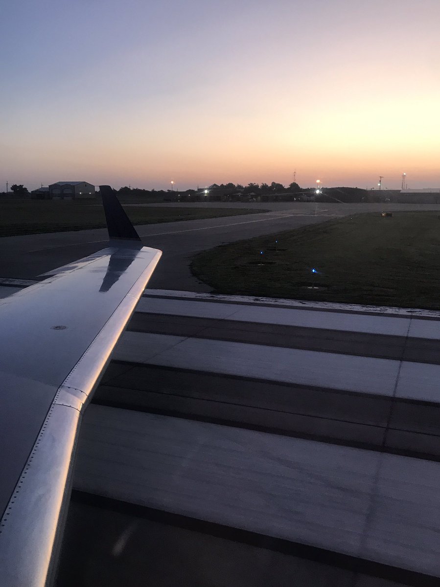 FlyHays's tweet image. A cool morning in Hays and a FULL early flight to Denver. Have a wonderful Labor Day weekend! #FlyHays