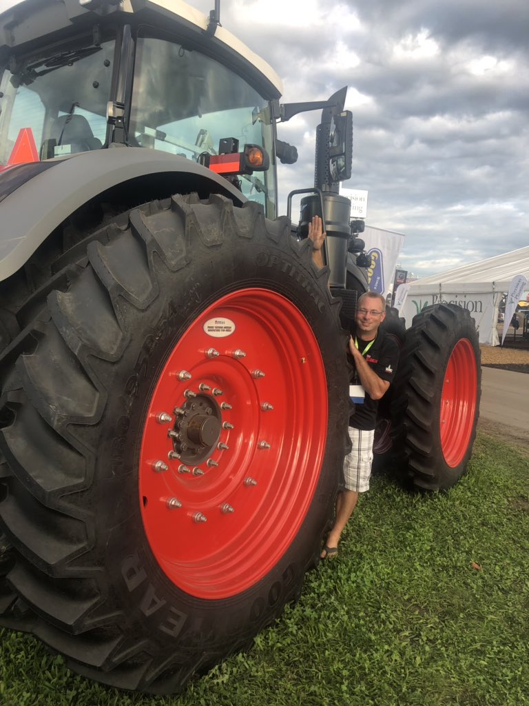 Got rowcrop?  Oh we do... <a href="/APonTheBigShow/">Andy Petersen</a> is 6’-4” tall.  Yea, that’s a big tire!!  <a href="/GoodyearFarm/">Titan & Goodyear Farm Tires</a> 480/95R54 is 90” tall.  <a href="/Fendt_NA/">Fendt_NA</a> <a href="/AGCOcorp/">AGCO</a> 1000 series is the only tractor it will fit on!  #gobigorgohome #FPS19 <a href="/FPShow/">Farm Progress Show</a>