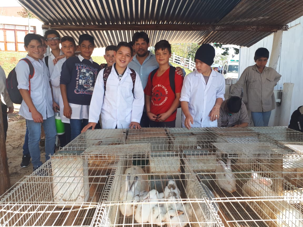 Sub_Dproductivo's tweet photo. #Ahora ExpoAgro Educativa en el Instituto de Enseñanza Agropecuaria (IEA) de Colonia Guaraní🥬👨‍🌾🌾🌷

@AgriFam2016
@martaferre
@OttoGoritz https://t.co/L85Ve2w8an