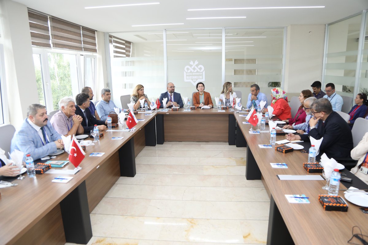 Erciyes Üniversitesi Tıp Fakültesi Hastanelerinden Bir Başarı Daha

Türkiye’nin ilklerine sahip Erciyes Üniversitesi Tıp Fakültesi Hastaneleri, Sağlık Bakanlığının “Sağlıkta Kalite Standartları  (SKS) Değerlendirmesi”nde 93,78 puan aldı. 

hastaneler.erciyes.edu.tr/HaberDetay/4510